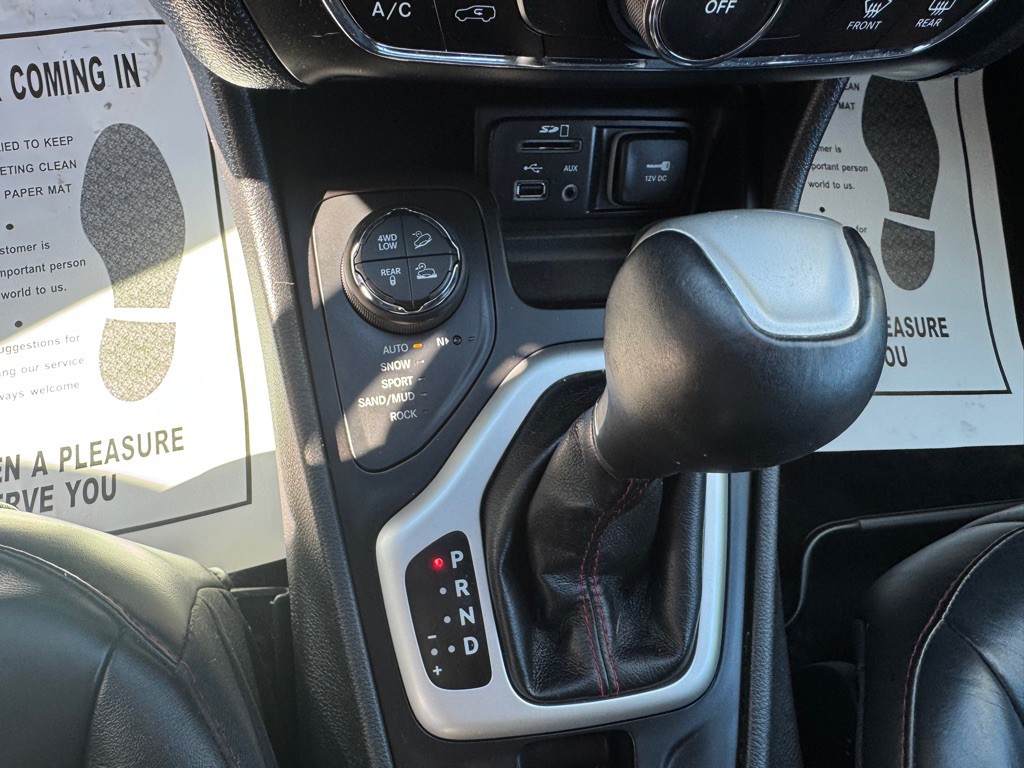 2016 Jeep Cherokee Image 17