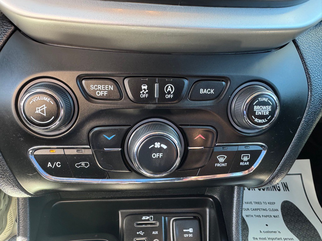 2016 Jeep Cherokee Image 18