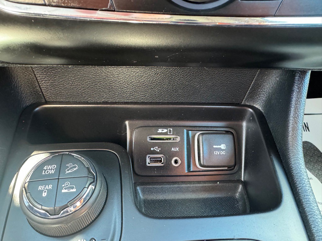 2016 Jeep Cherokee Image 19