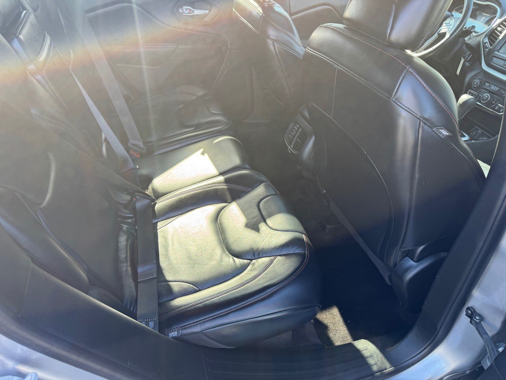 2016 Jeep Cherokee Image 28