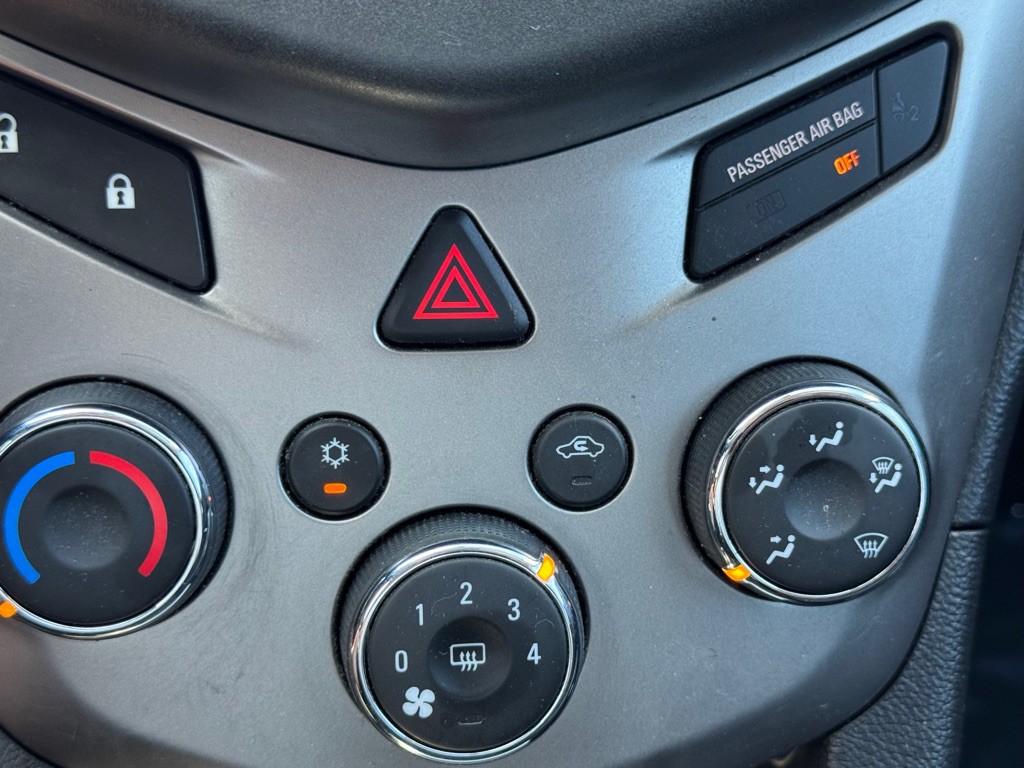 2016 Chevrolet Sonic Image 17
