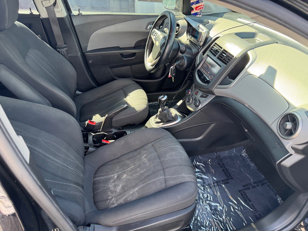 2016 Chevrolet Sonic Image 25