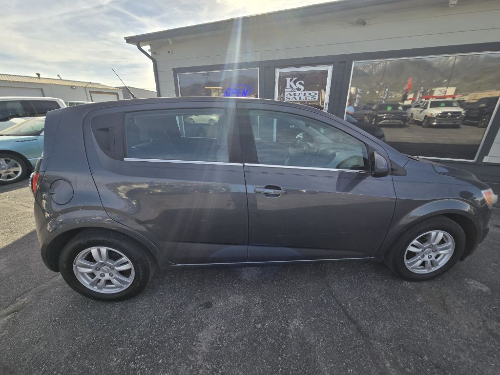 2013 Chevrolet Sonic Image 2