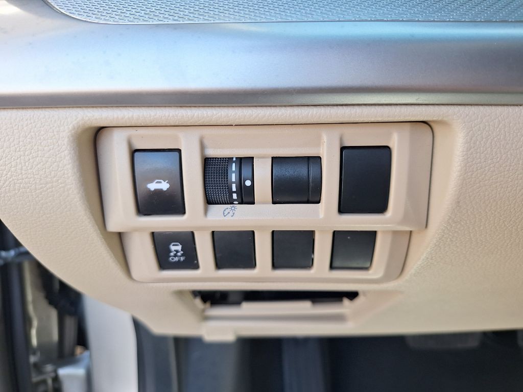 2017 Subaru Legacy Image 13