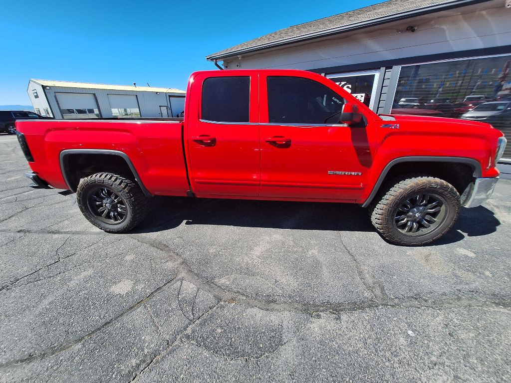 2018 GMC Sierra Image 2