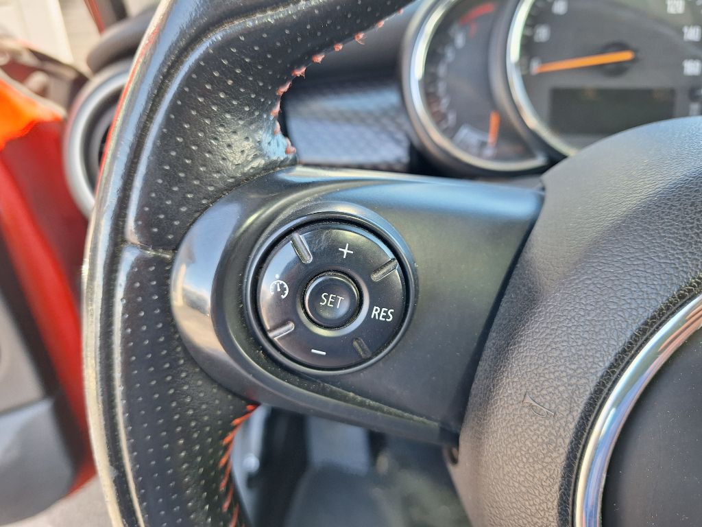 2015 MINI Cooper Image 12