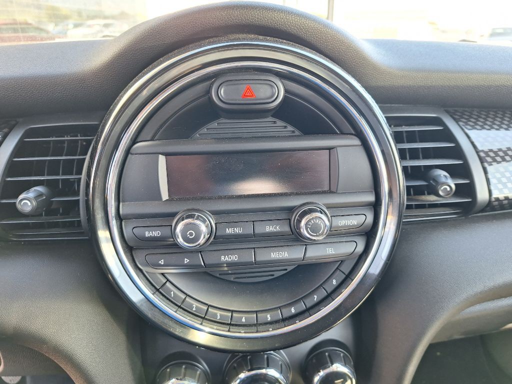2015 MINI Cooper Image 14