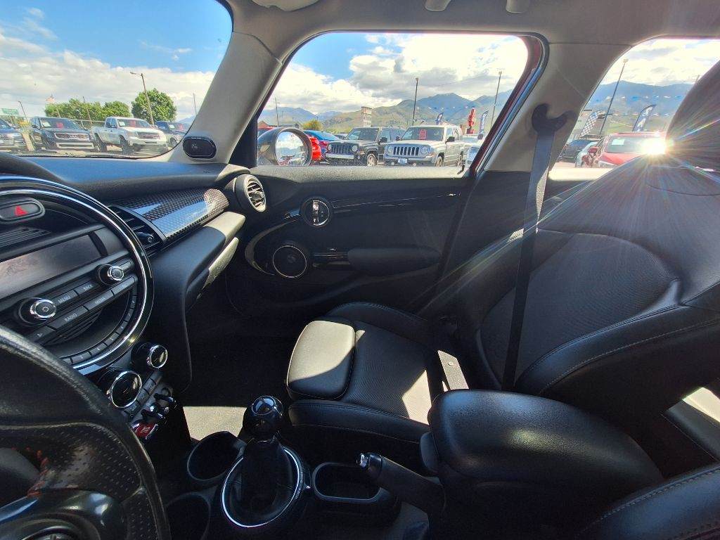 2015 MINI Cooper Image 16