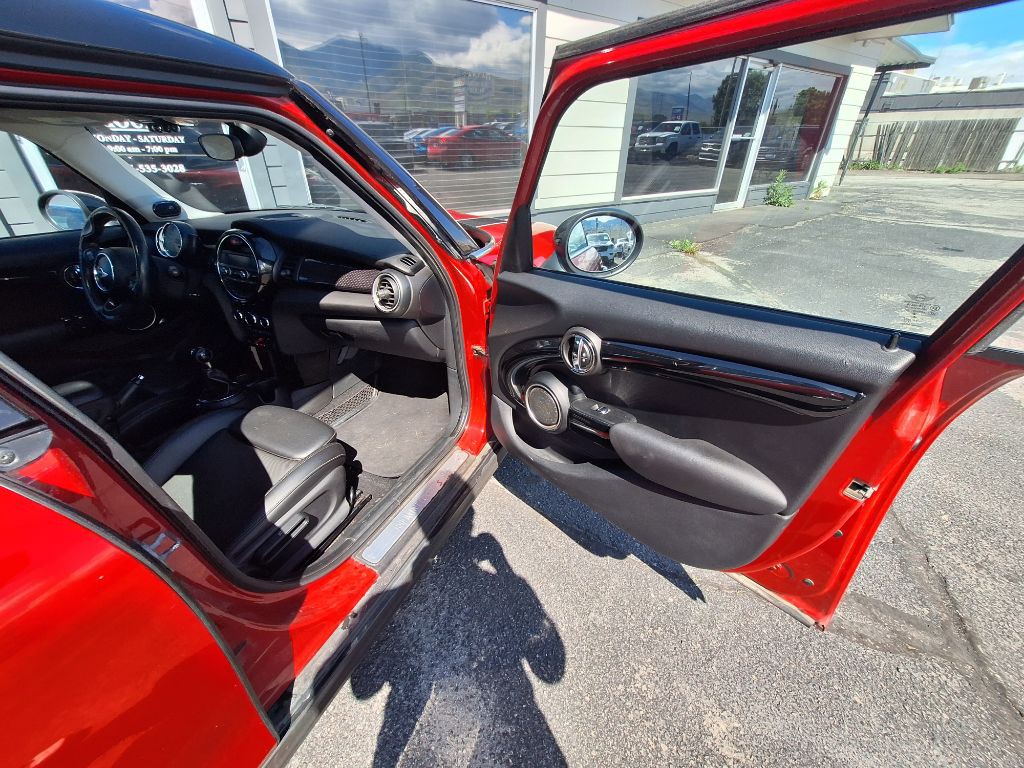 2015 MINI Cooper Image 24