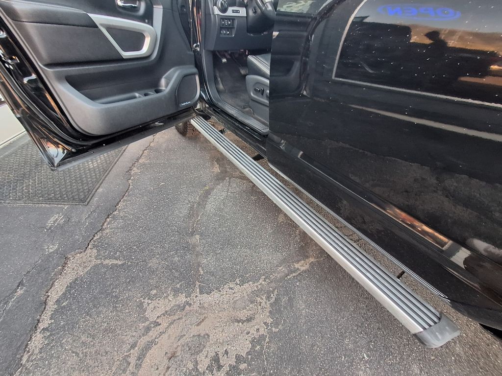 2018 Nissan Titan Image 19