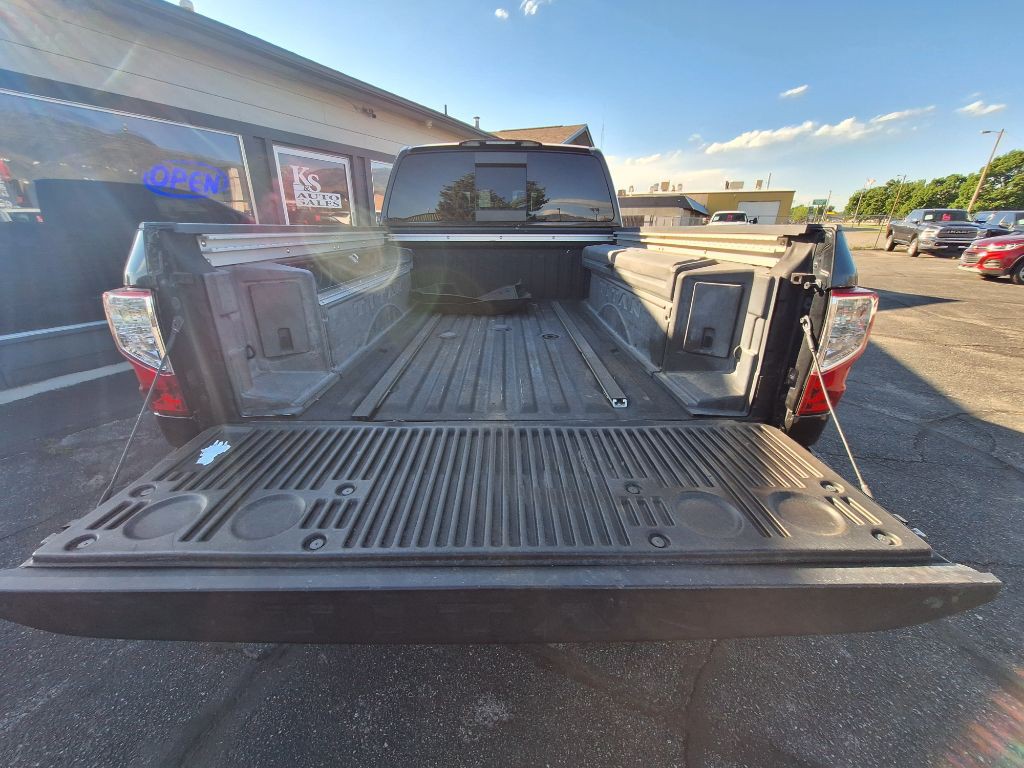 2018 Nissan Titan Image 23