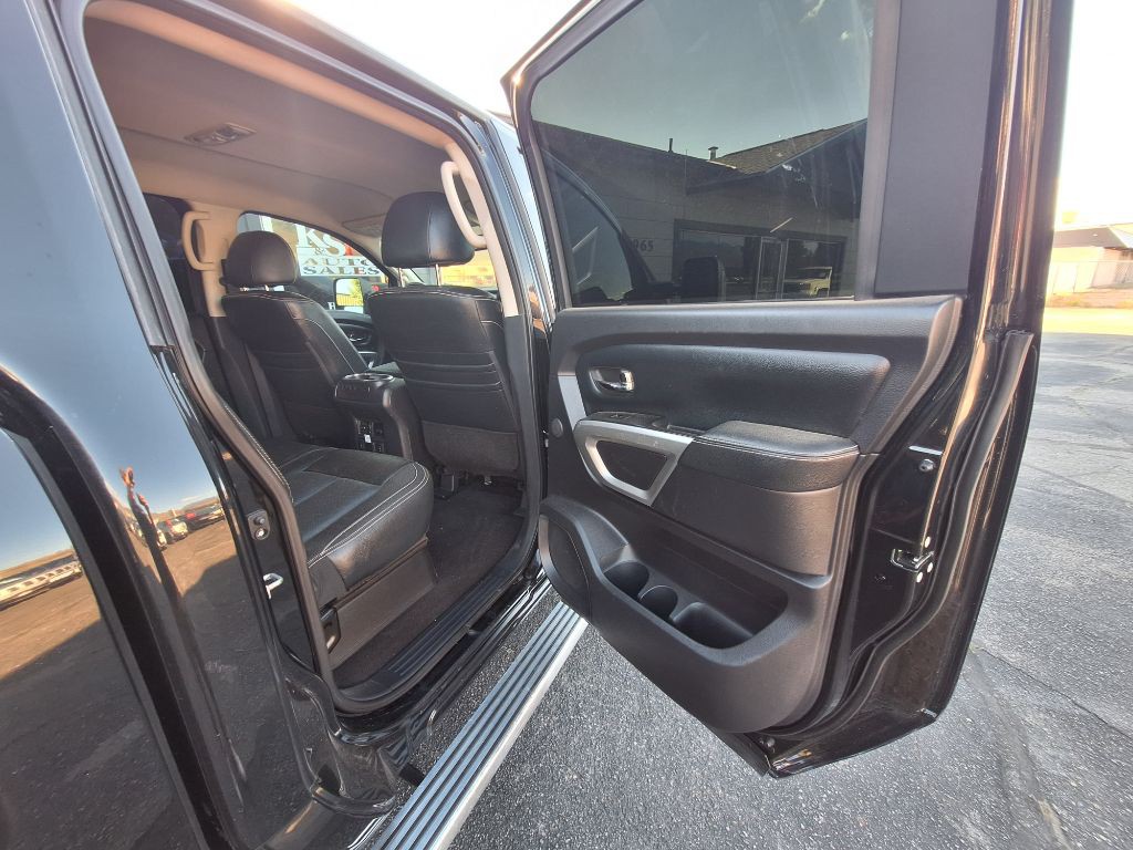 2018 Nissan Titan Image 24
