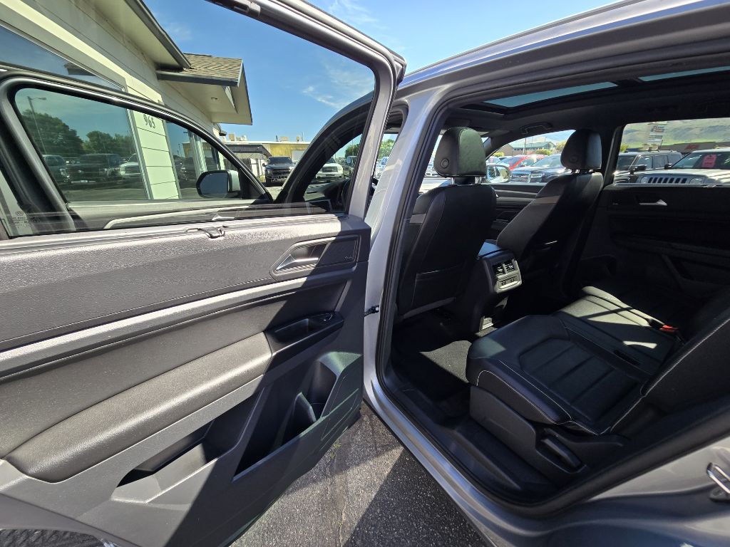 2020 Volkswagen Atlas Cross Sport Image 25