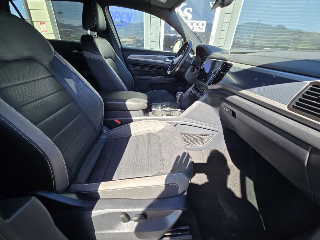2020 Volkswagen Atlas Cross Sport Image 32