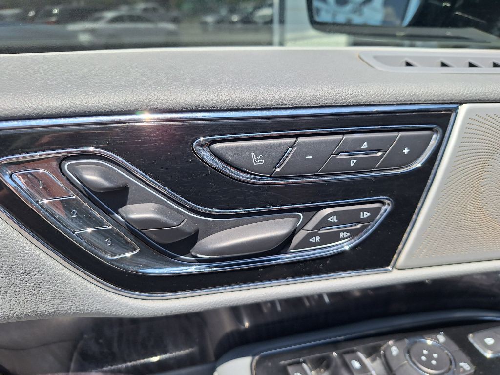 2020 Lincoln Navigator Image 12