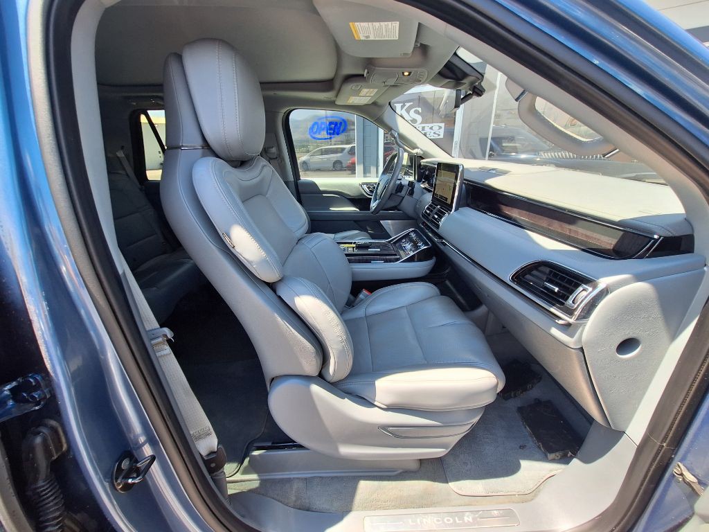 2020 Lincoln Navigator Image 32
