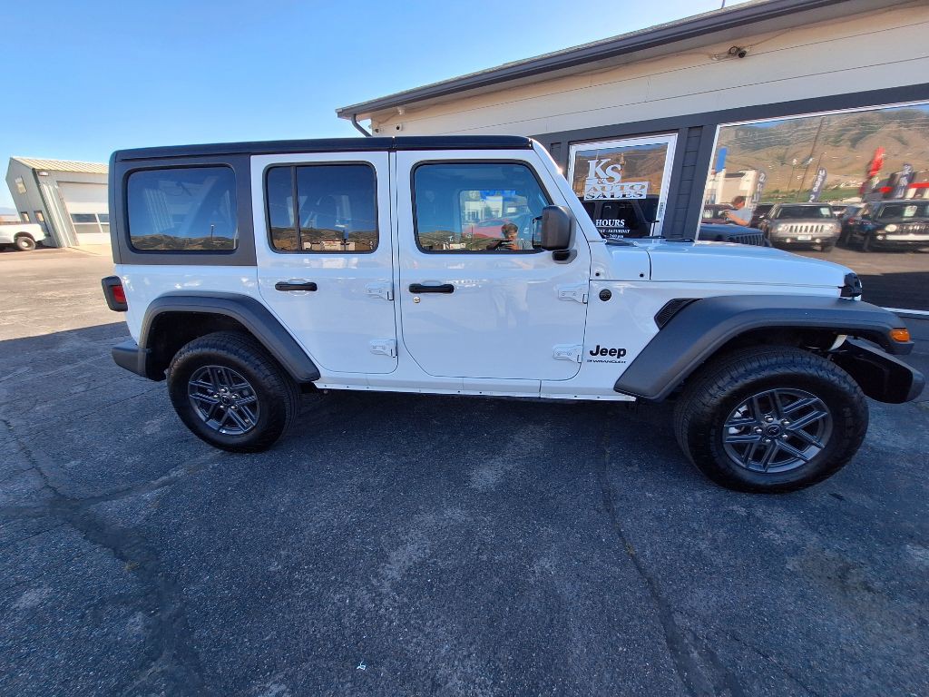 2025 Jeep Wrangler Image 2