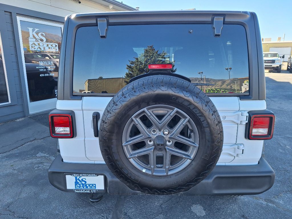 2025 Jeep Wrangler Image 4