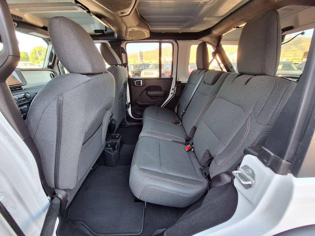 2025 Jeep Wrangler Image 26