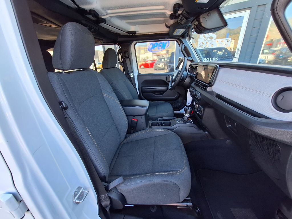 2025 Jeep Wrangler Image 33