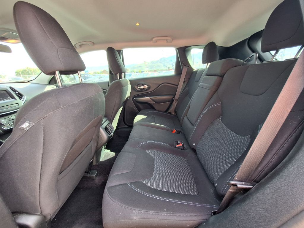 2019 Jeep Cherokee Image 24