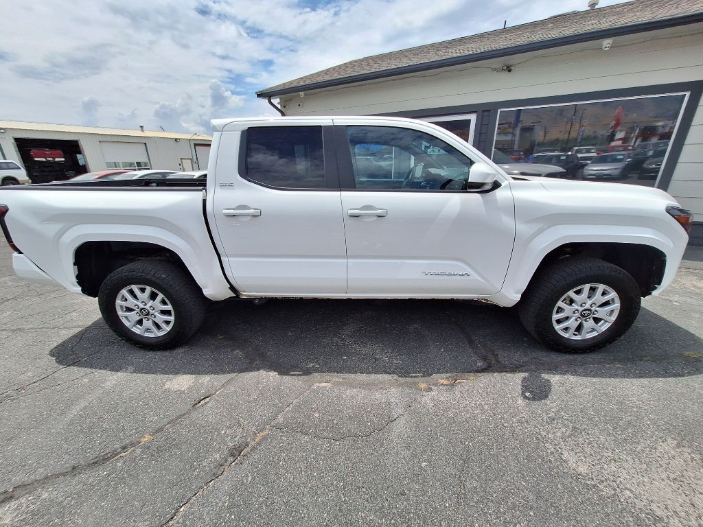 2025 Toyota Tacoma Image 2