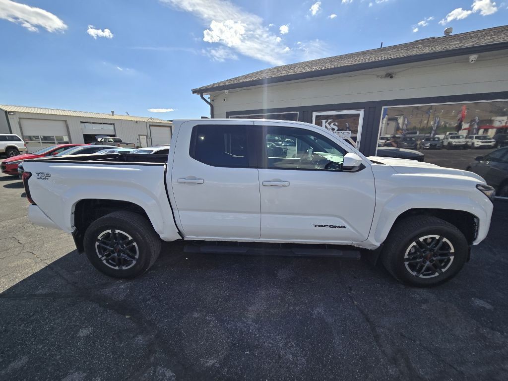 2024 Toyota Tacoma Image 2