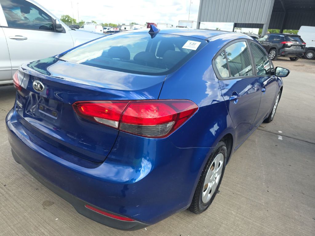 2017 Kia Forte Image 2
