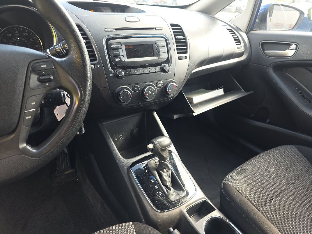 2017 Kia Forte Image 6
