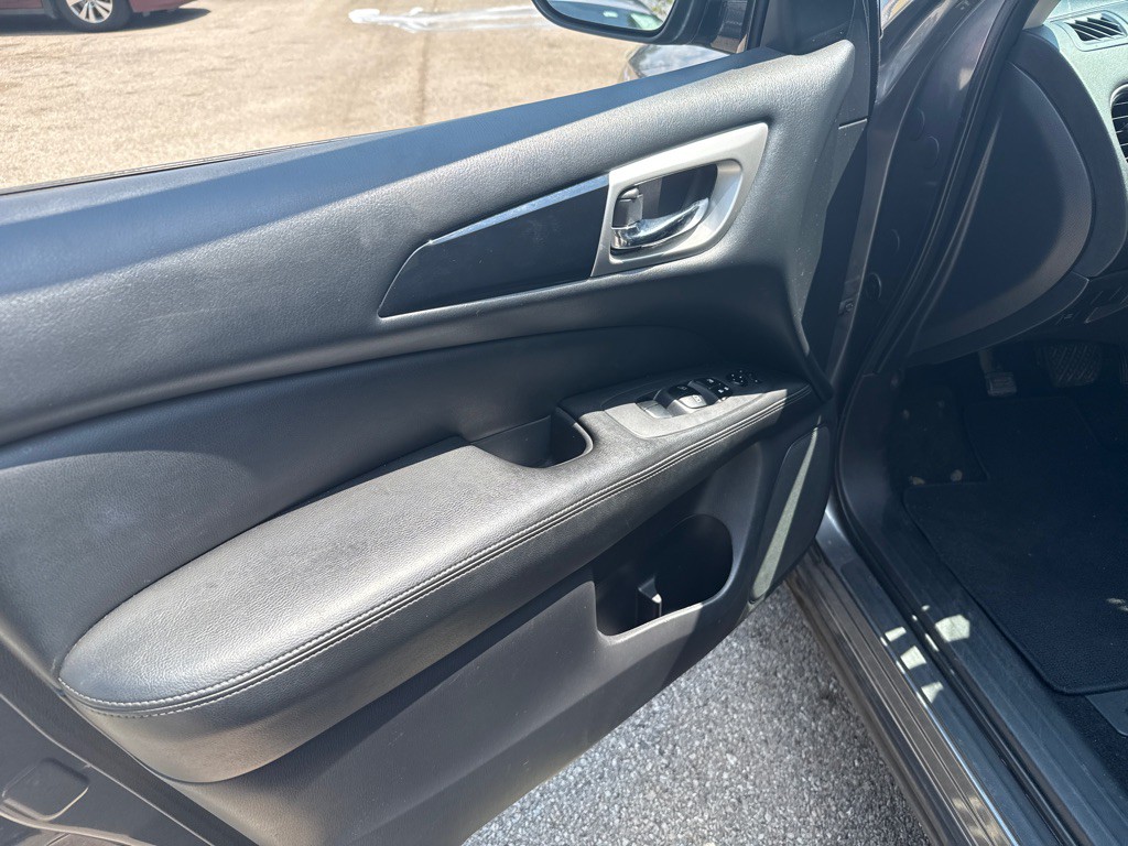 2018 Nissan Pathfinder Image 11