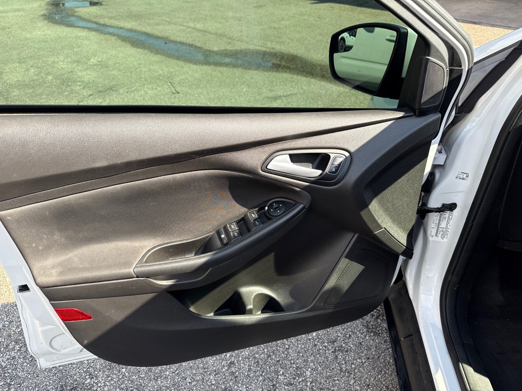 2017 Ford Focus Image 8