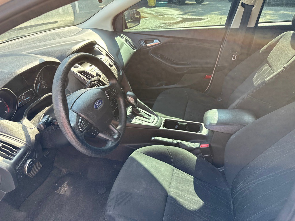 2017 Ford Focus Image 9