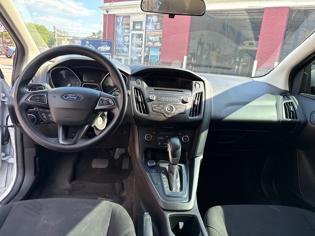 2017 Ford Focus Image 10