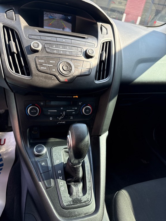 2017 Ford Focus Image 12