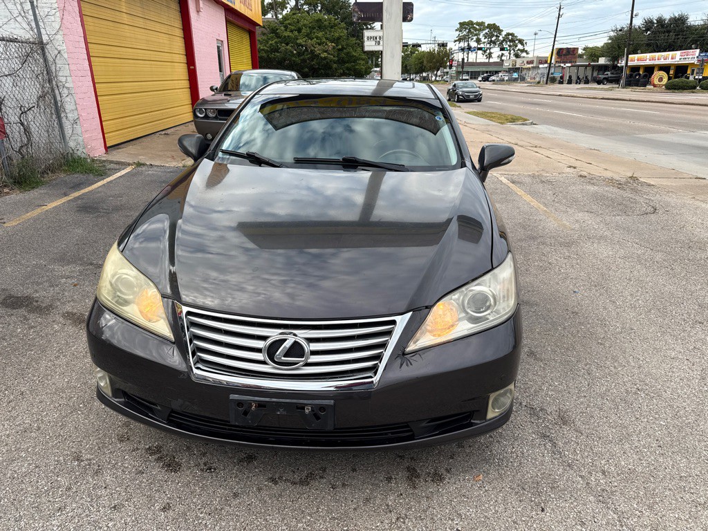 2010 Lexus ES 350 Image 2