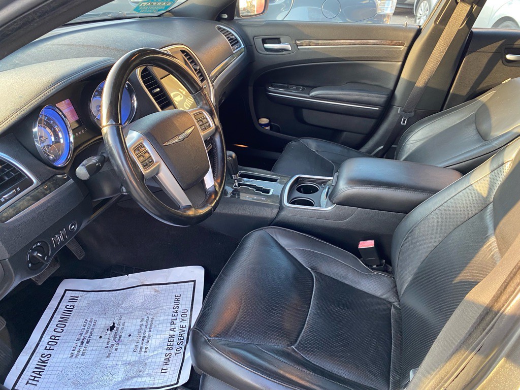 2011 Chrysler 300 Image 5