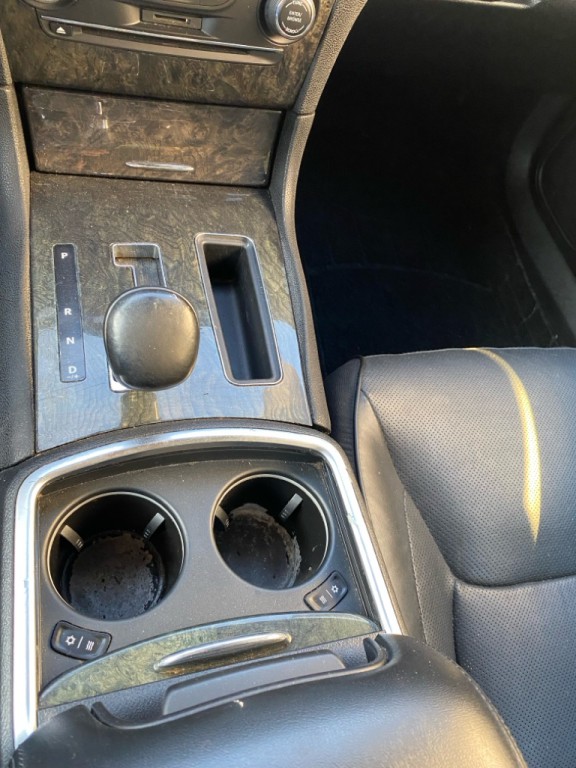 2011 Chrysler 300 Image 9