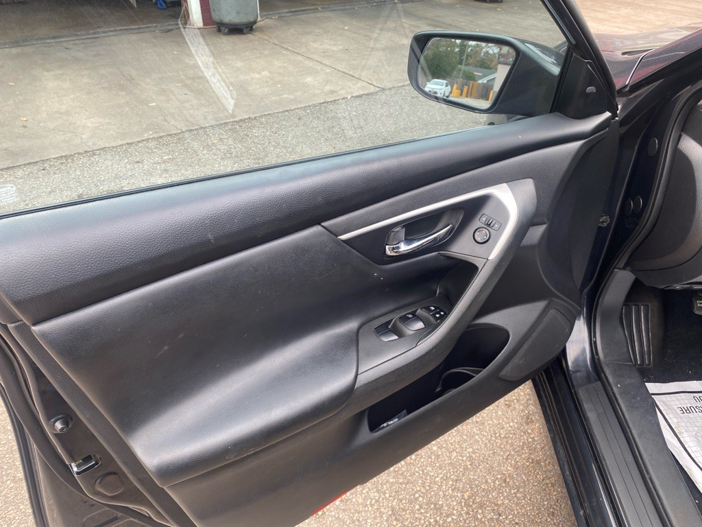 2016 Nissan Altima Image 9