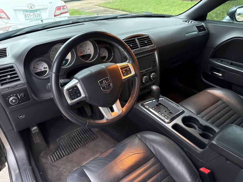 2011 Dodge Challenger Image 10