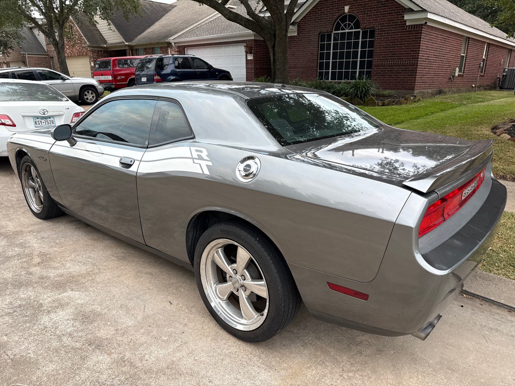 2011 Dodge Challenger Image 8
