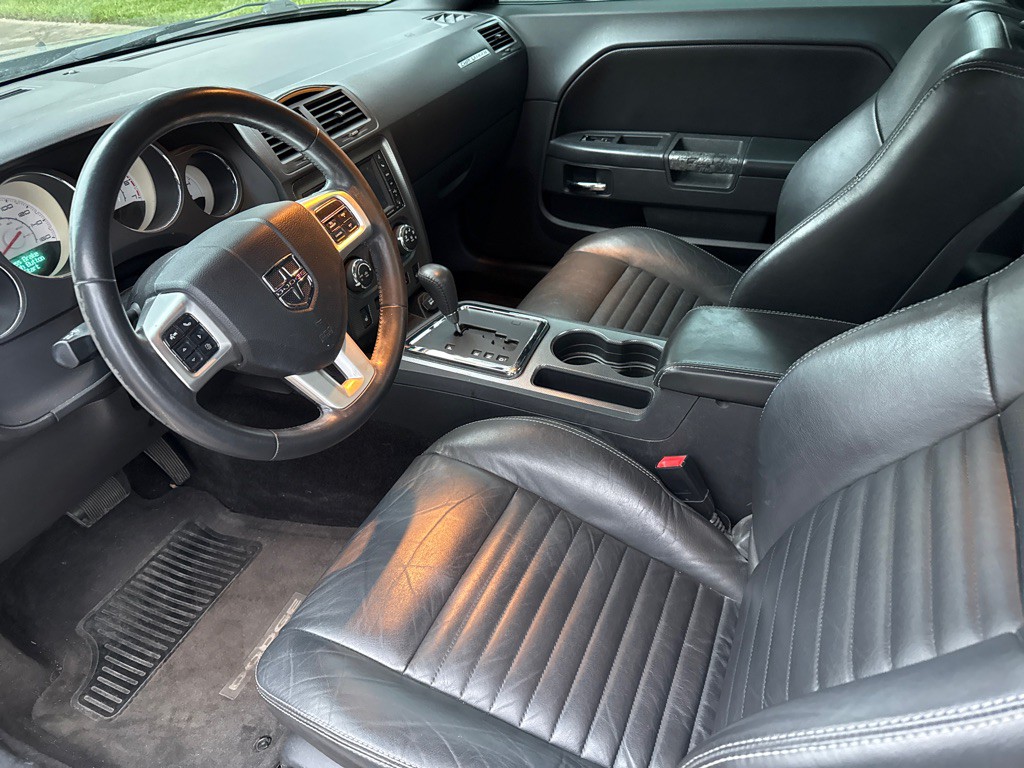 2011 Dodge Challenger Image 9