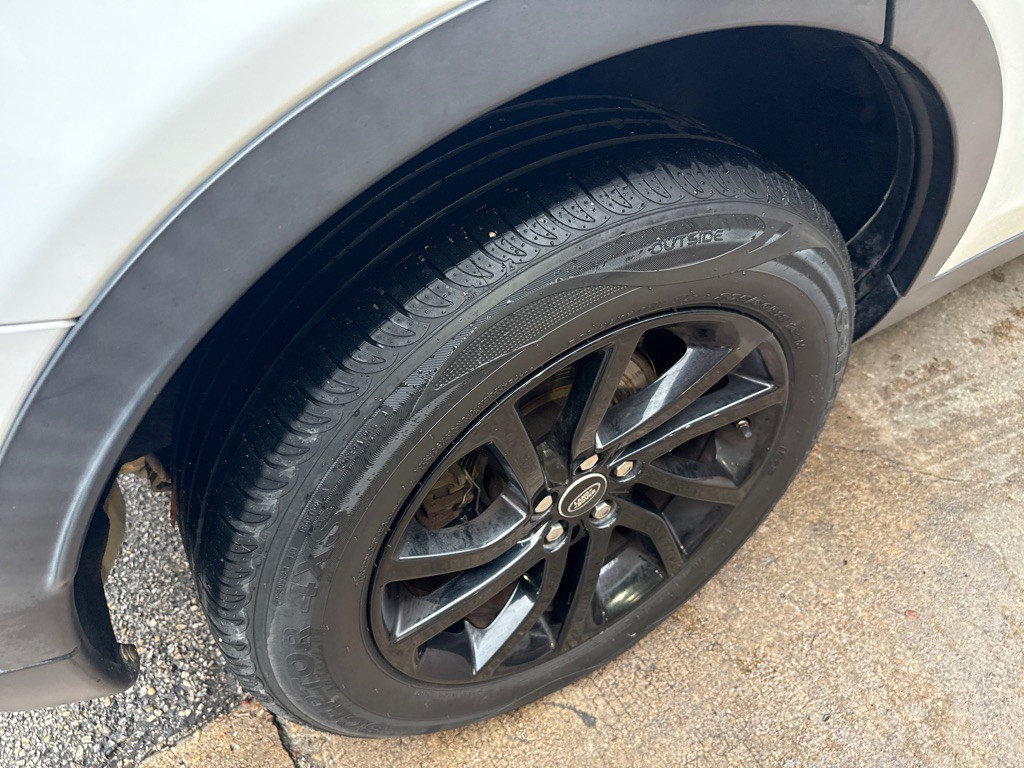 2017 Land Rover Discovery Sport Image 4