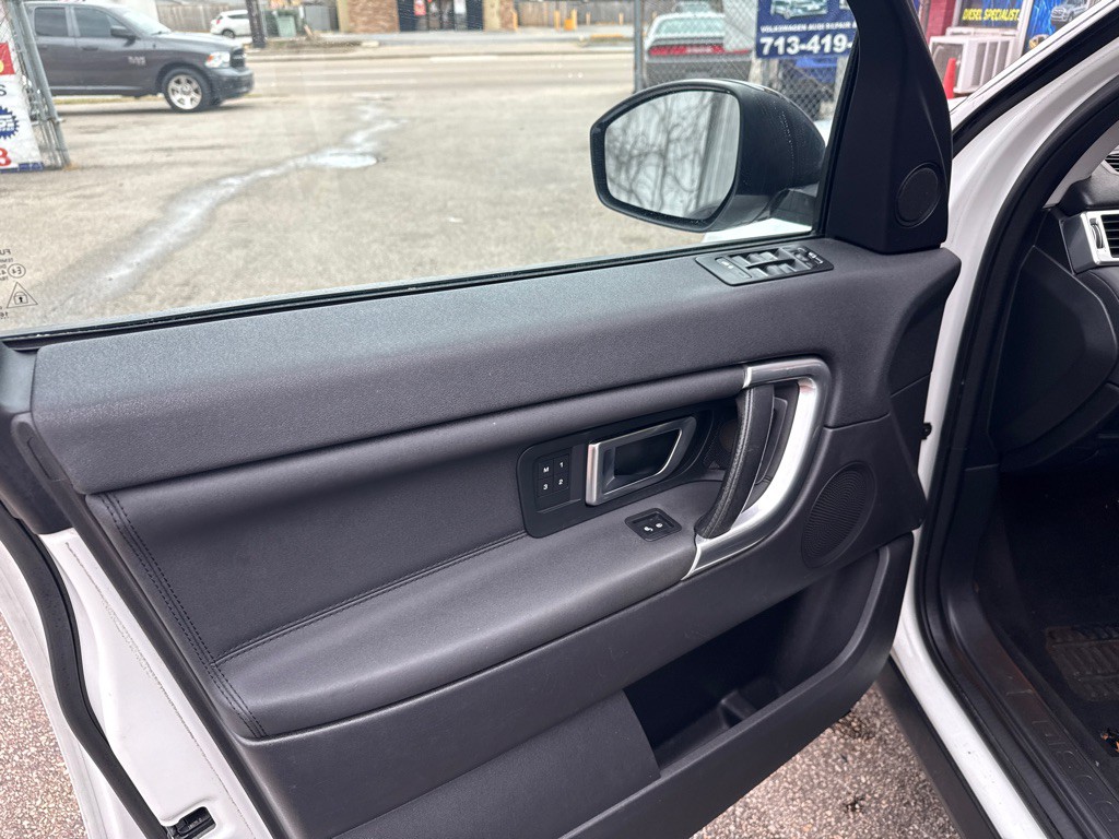 2017 Land Rover Discovery Sport Image 10