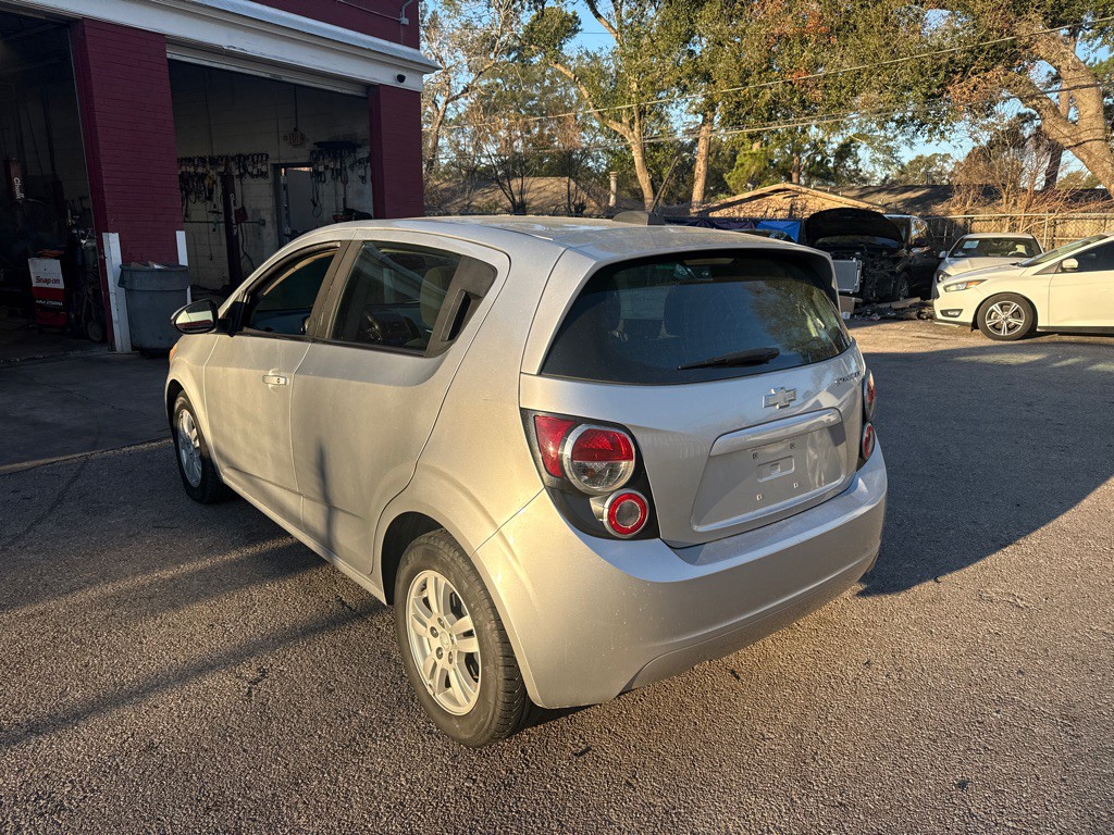 2015 Chevrolet Sonic Image 3