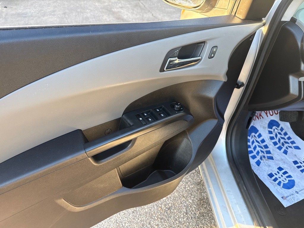 2015 Chevrolet Sonic Image 10