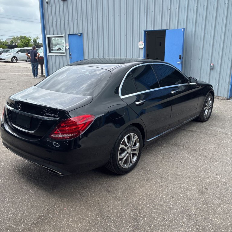 2017 Mercedes-Benz C-Class Image 3