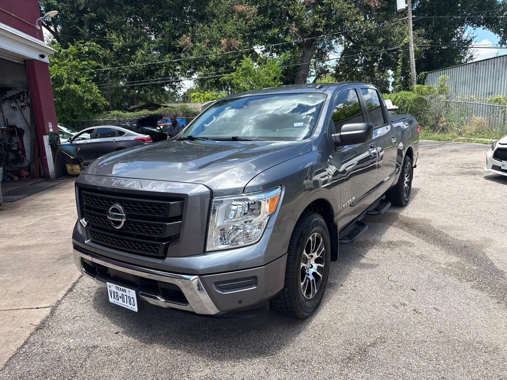 2021 Nissan Titan Image 2