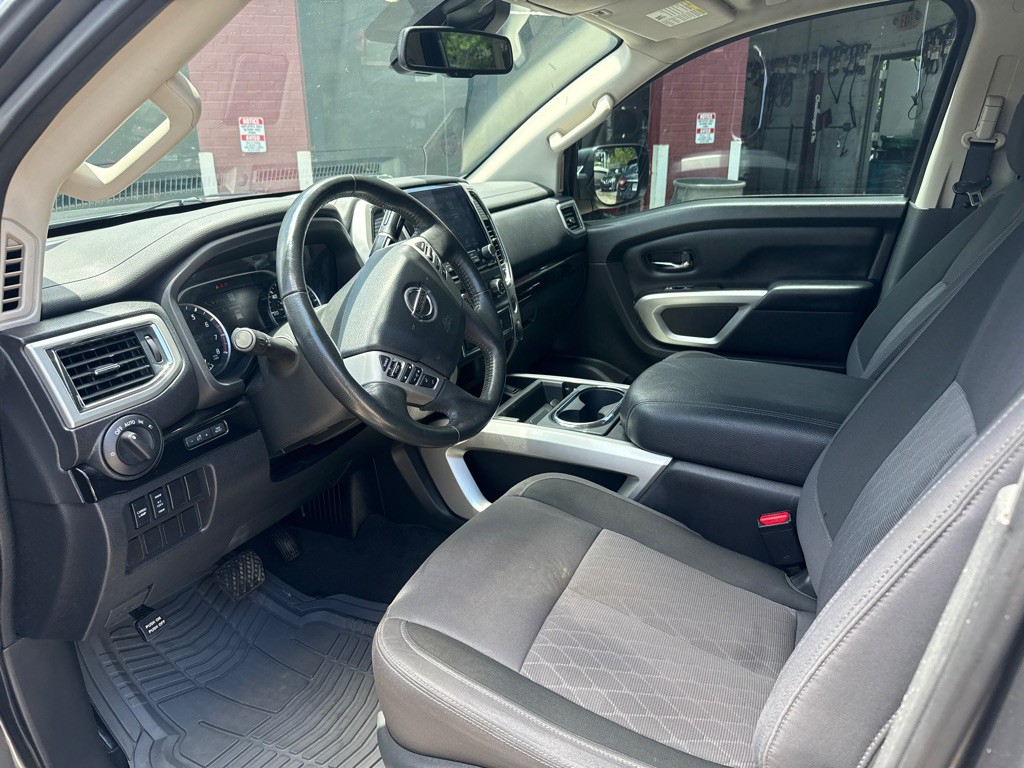 2021 Nissan Titan Image 11