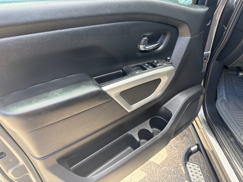 2021 Nissan Titan Image 12
