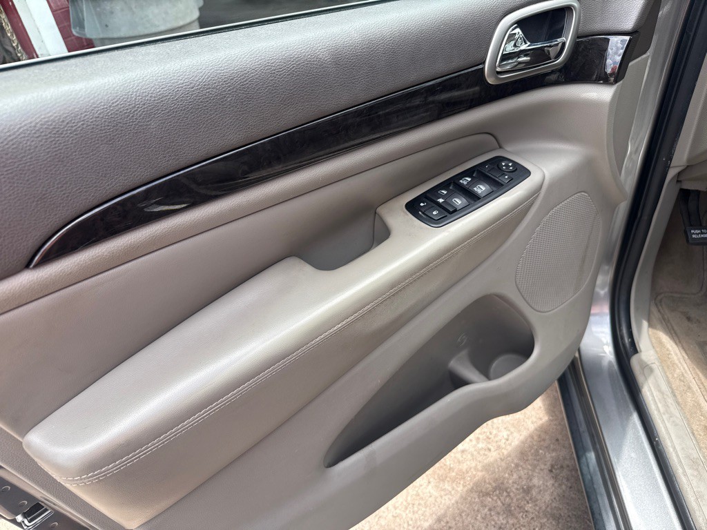2012 Jeep Grand Cherokee Image 13